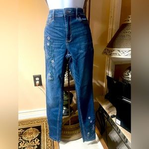 Hollister High Rise Súper Skinny Embroidered Jeans